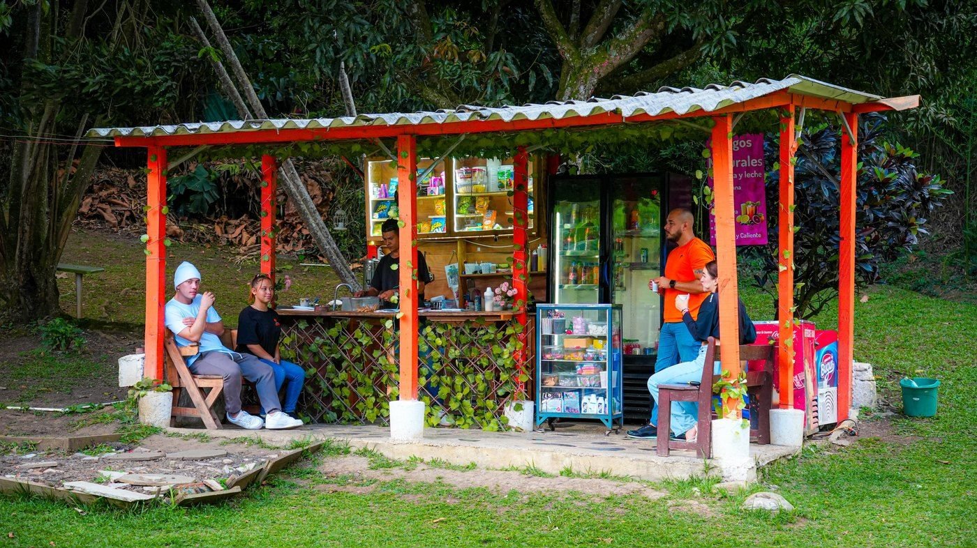 Kiosco y zona de descanso al aire libre